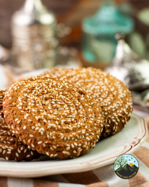 KÖMBE (Sade)